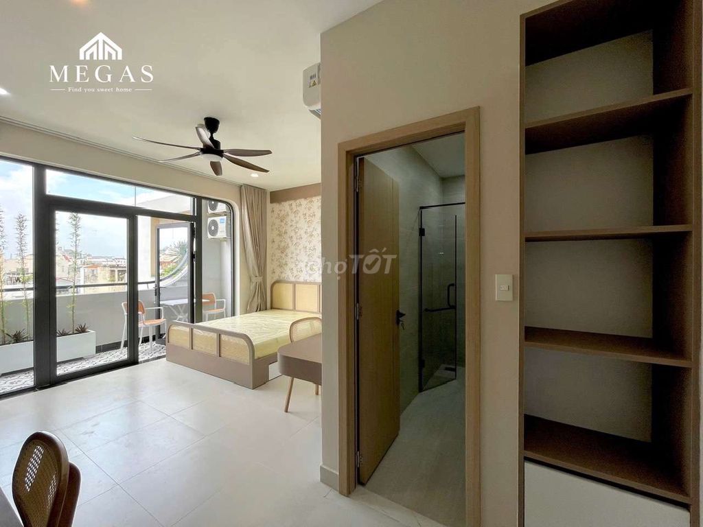 The apartment super-full interior right next to the 10th district of town park.