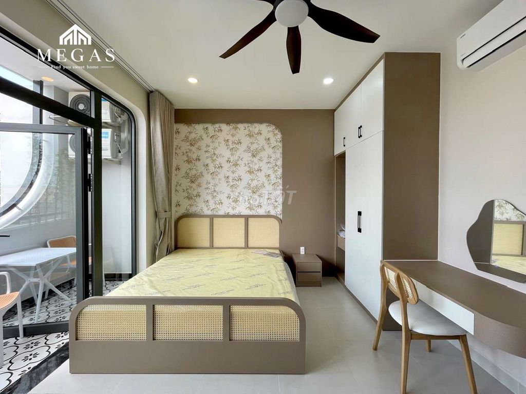 The apartment super-full interior right next to the 10th district of town park.