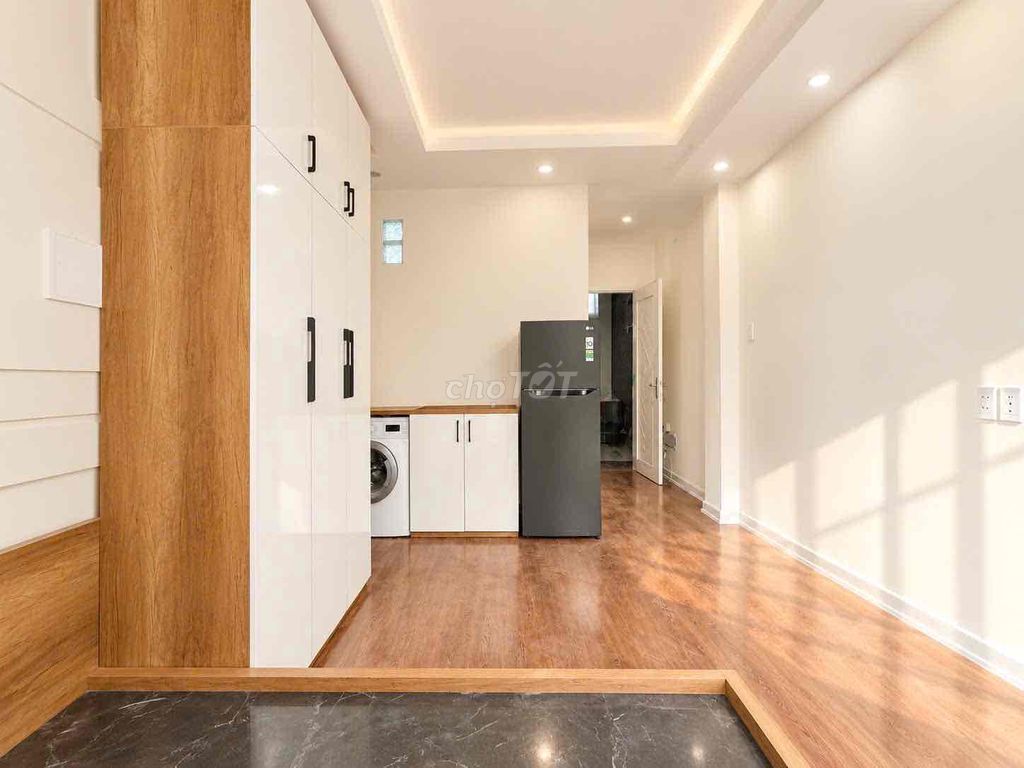 Rent a balcony apartment near Longland, Trần Quang Diệu 3