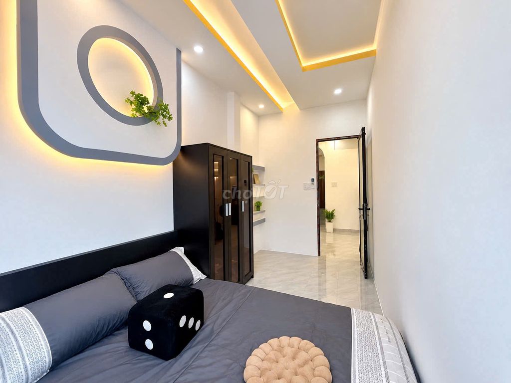 Tell Zhang that the two bedrooms are more than 70 meters wide, right in the private vault, the Parthetel Building.
