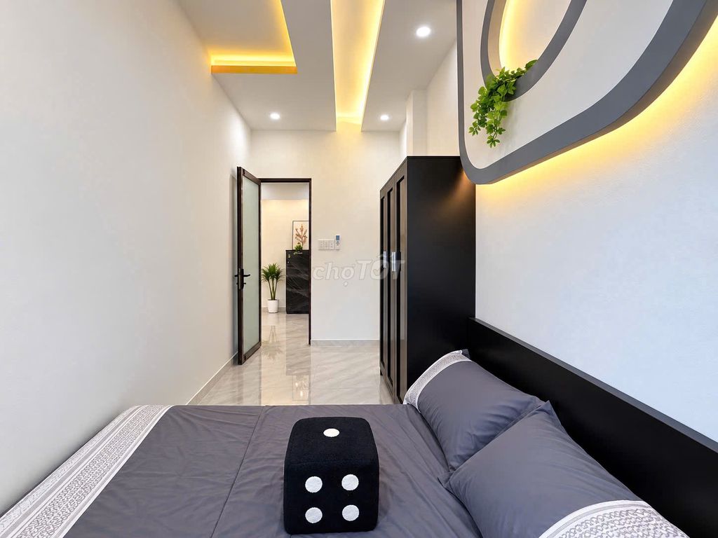 Tell Zhang that the two bedrooms are more than 70 meters wide, right in the private vault, the Parthetel Building.