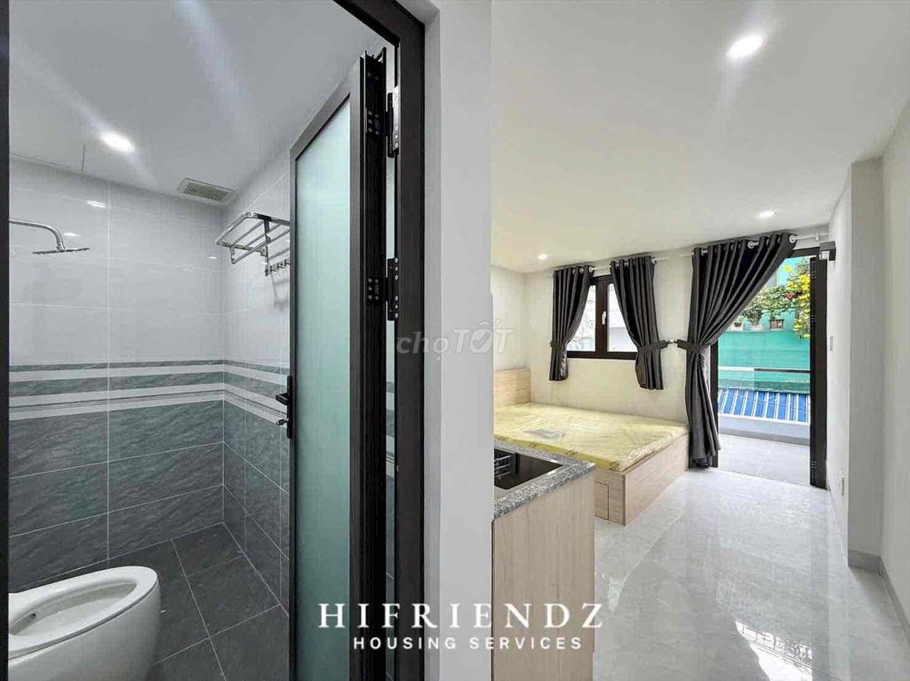 Rent a balcony apartment - Nguyễn Văn Cừ private washing machine, District 1.
