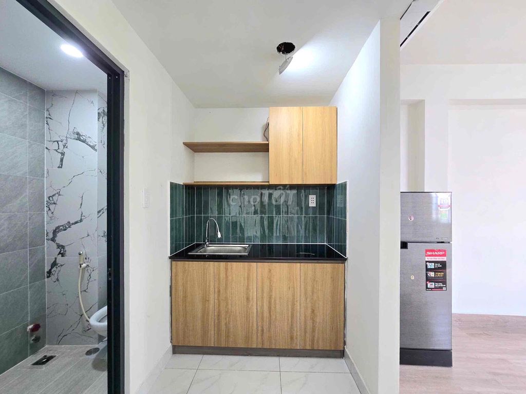 The apartment. A kitchen bedroom with a balcony, a private washing machine, right in the Jell-O's Market.