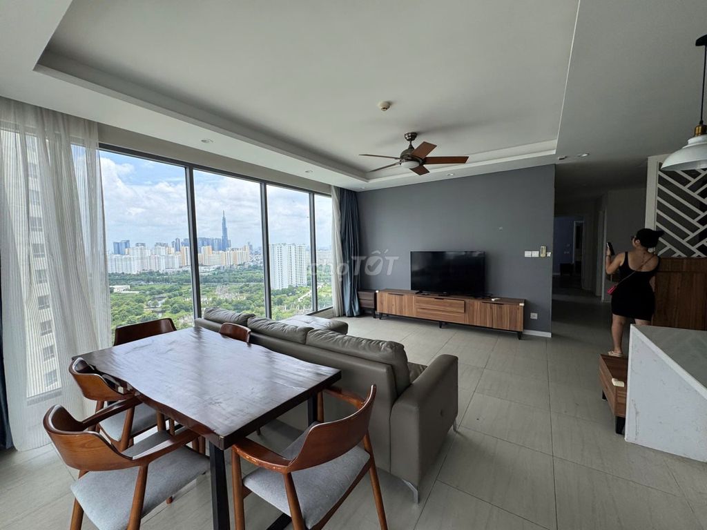 Hot deal: Rent three bedrooms. It's a big area where the price is 38 million, available.