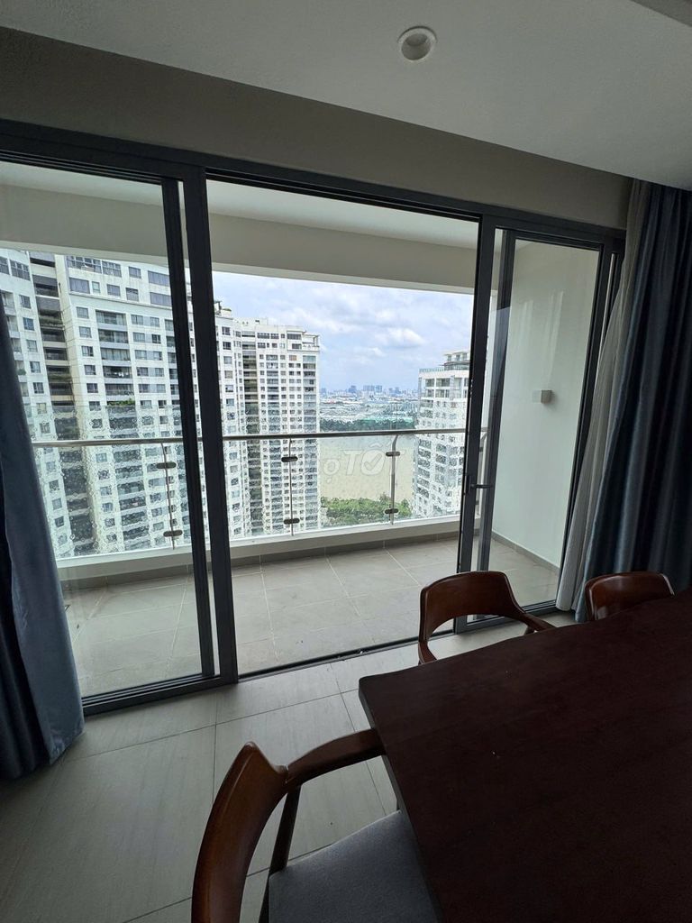 Hot deal: Rent three bedrooms. It's a big area where the price is 38 million, available.