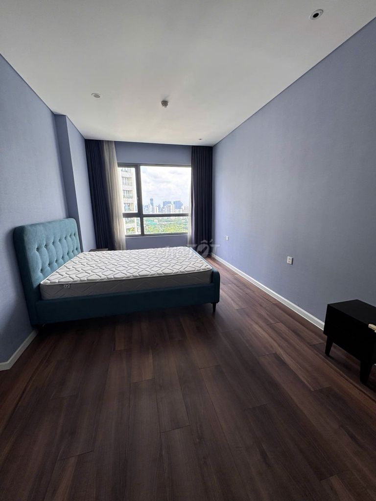 Hot deal: Rent three bedrooms. It's a big area where the price is 38 million, available.