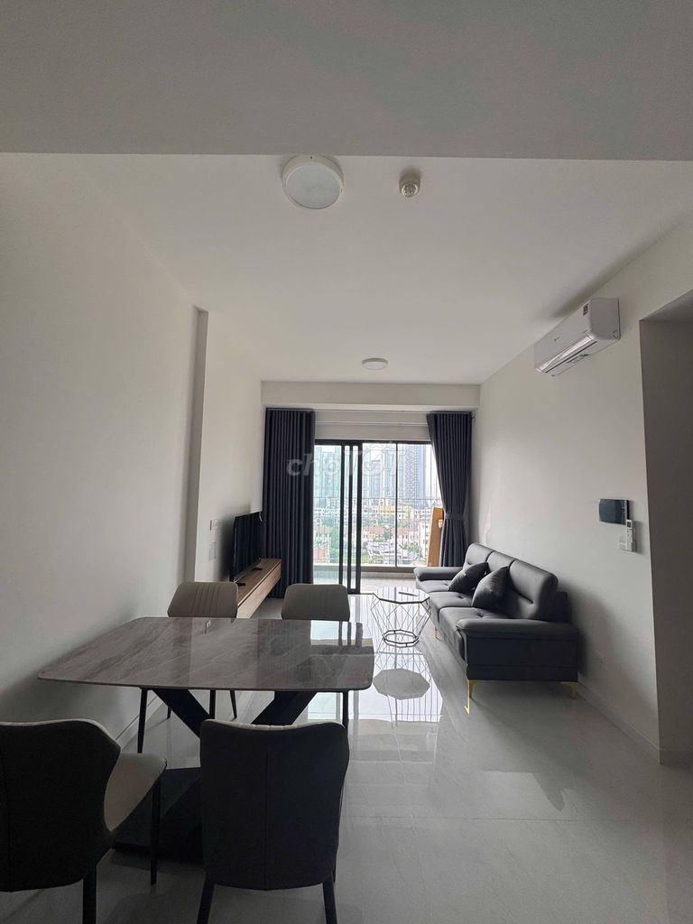 The client sent me two bedrooms for 16 million management fee, blankly.
