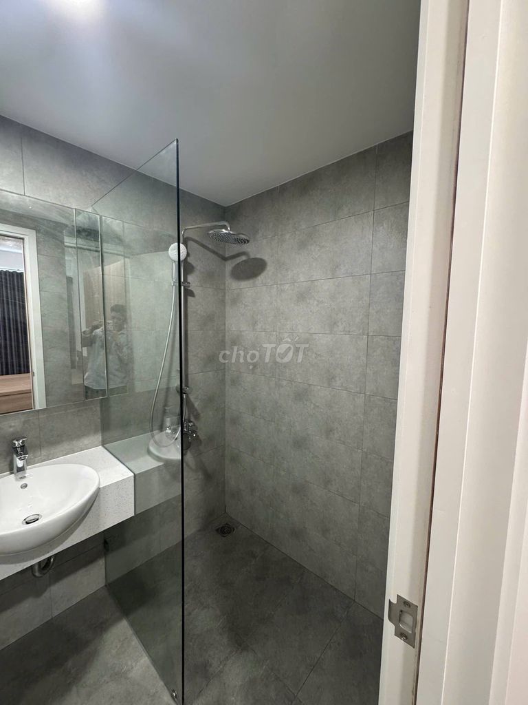 The client sent me two bedrooms for 16 million management fee, blankly.