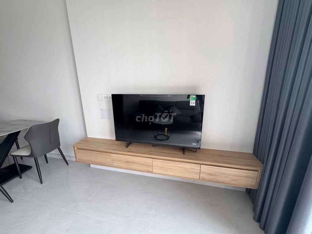 The client sent me two bedrooms for 16 million management fee, blankly.