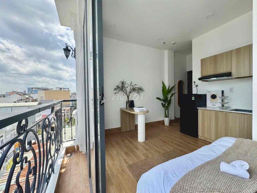 Rent a super-spoiled Bancol studio right at the department store.