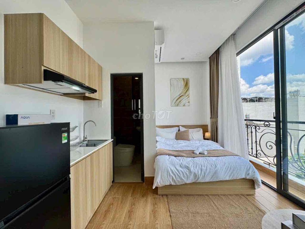 Rent a super-spoiled Bancol studio right at the department store.