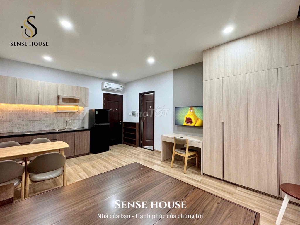 Your own private balcony, your own 35 M2 M2 Thạch Lam service apartment.