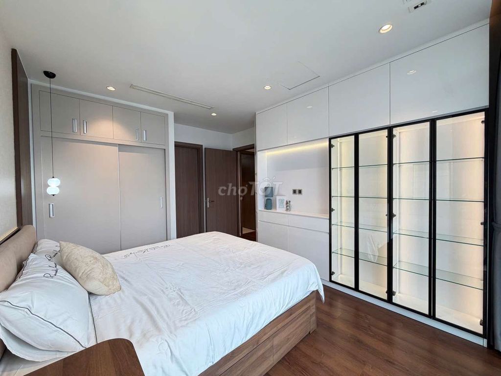 Rent the apartment. A full-class bedroom.