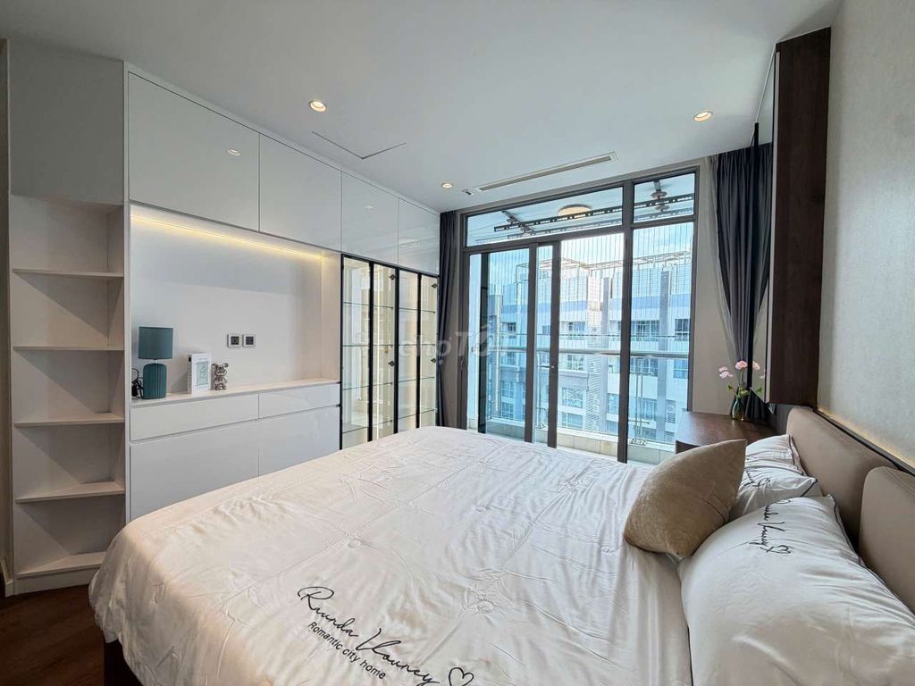 Rent the apartment. A full-class bedroom.