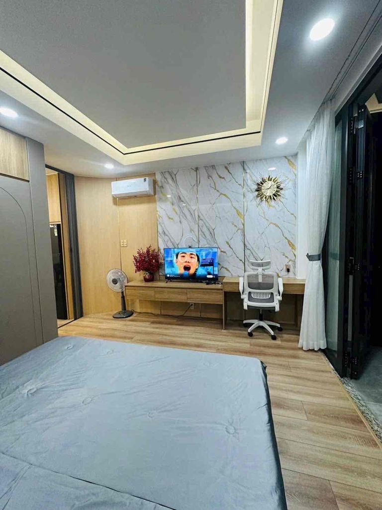 The House of One Bed nears the Curve of the Father.