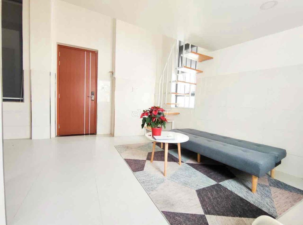 Rent a super-wide service apartment - four million eight a month.