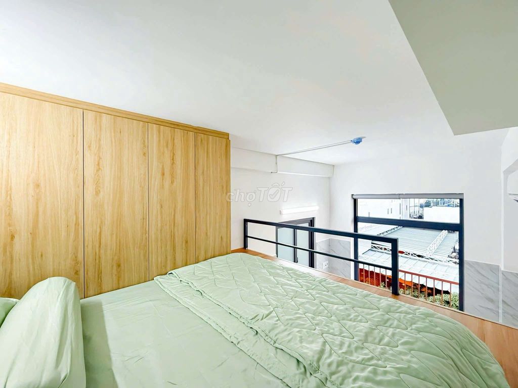 The full apartment has a balcony on it right here at Mart Mart, tdtu, rmit,umund.