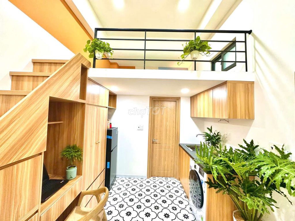 The full apartment has a balcony on it right here at Mart Mart, tdtu, rmit,umund.