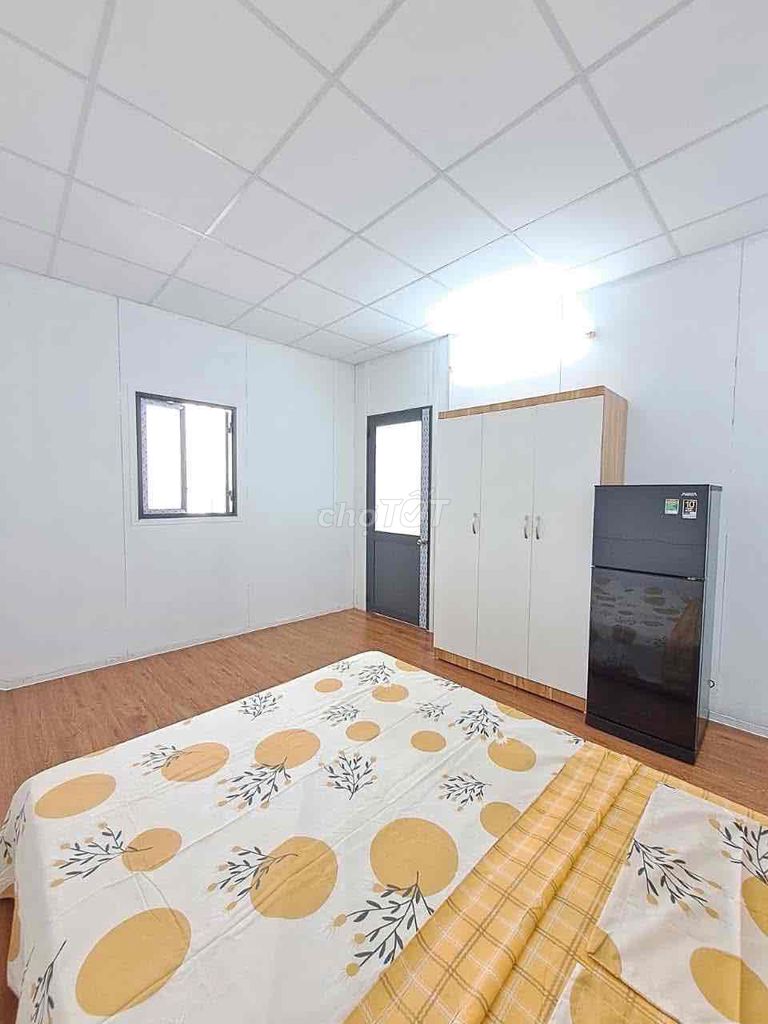 It's the owner who rents the full interior suite near cv for the clear market district 12.