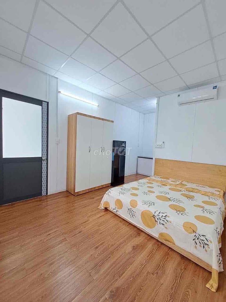 It's the owner who rents the full interior suite near cv for the clear market district 12.