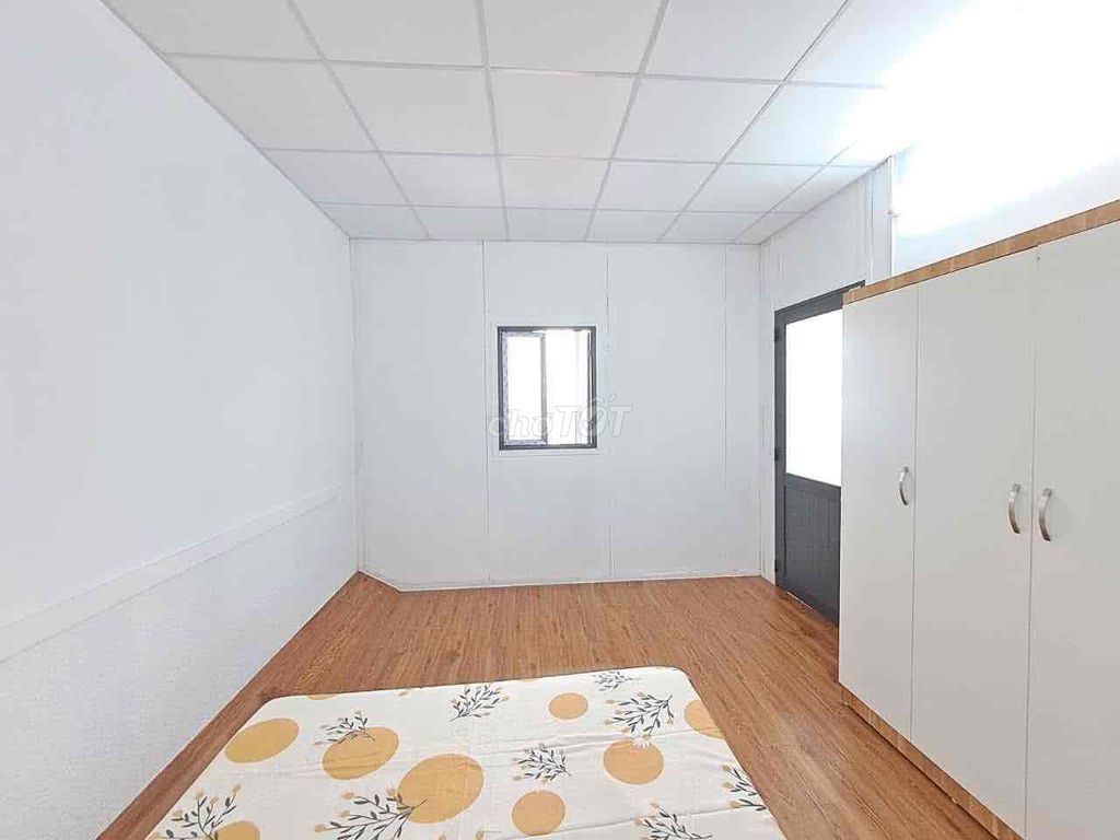 It's the owner who rents the full interior suite near cv for the clear market district 12.