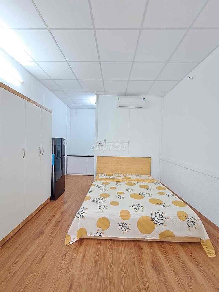 It's the owner who rents the full interior suite near cv for the clear market district 12.