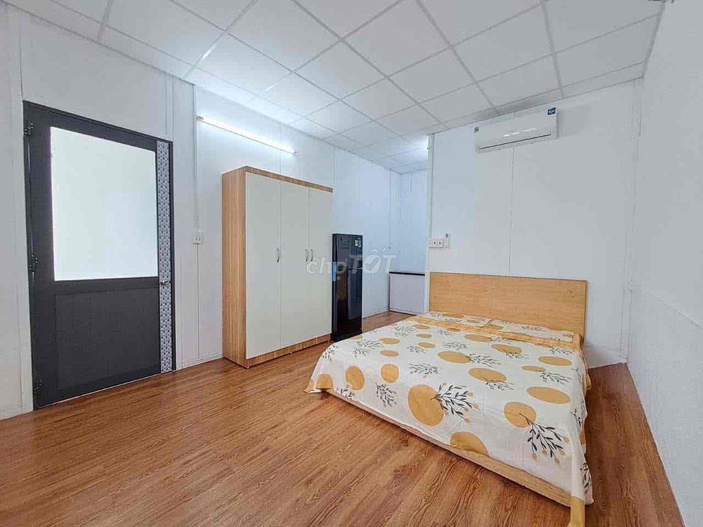 It's the owner who rents the full interior suite near cv for the clear market district 12.
