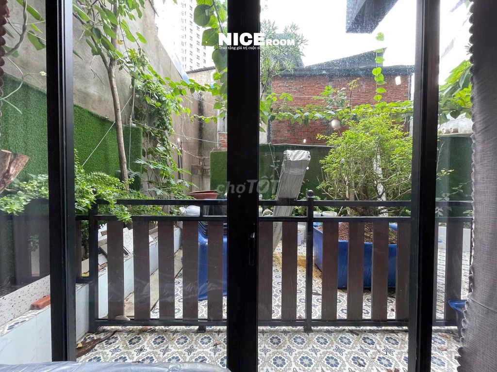 Rent a high-class apartment with an empty garden - real room