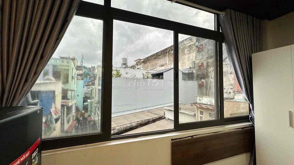 The high-end studio apartment is a large, cool, Phó Đức Chính district 1.