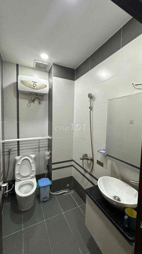 The high-end studio apartment is a large, cool, Phó Đức Chính district 1.