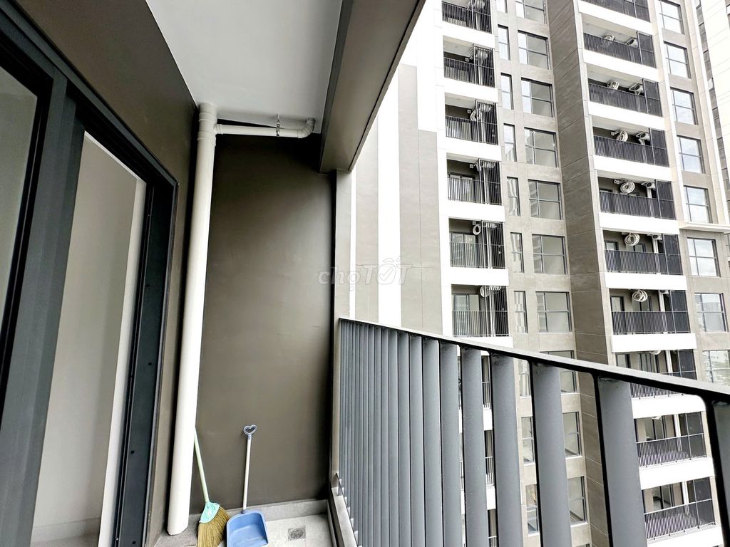 Ten million a month renting a new house in Victoria Village, good price, good house.