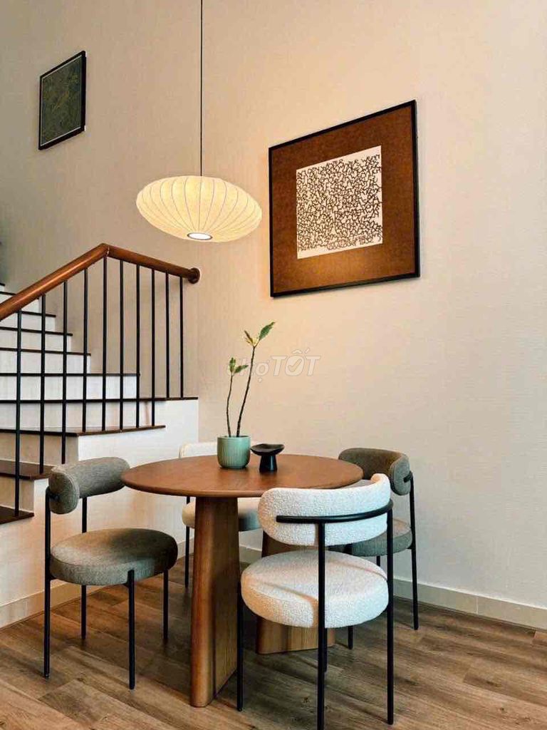 Nice house-two bedrooms. A full interior. 26 million a month. look at the house 24/7