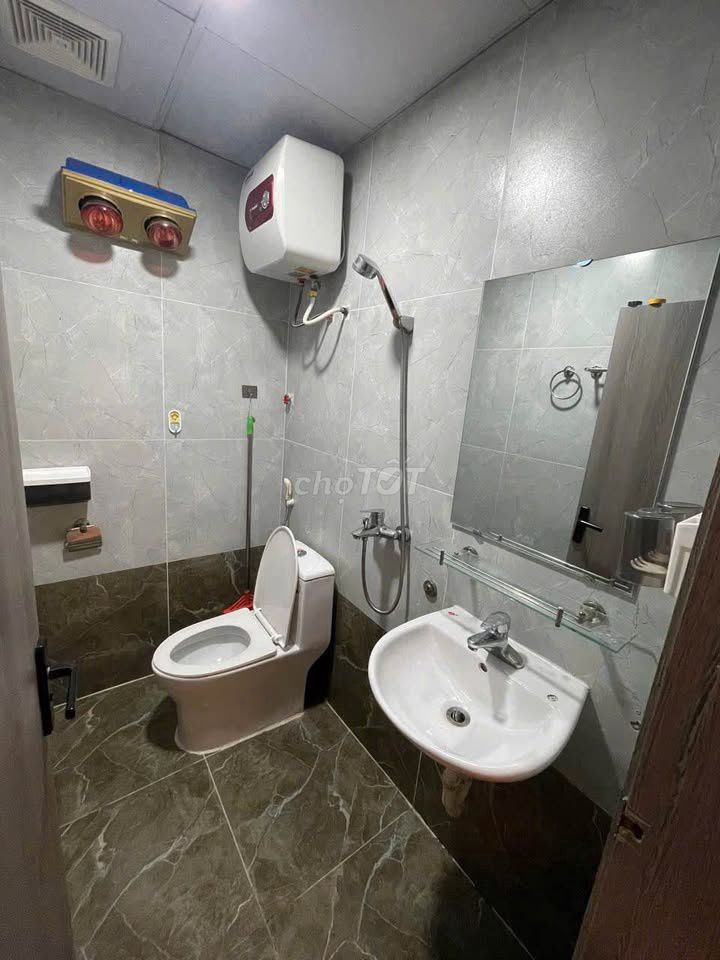 C/c Carillon 3, Hoàng Hoa Thám rents two bedrooms, enough furniture for 11 million.