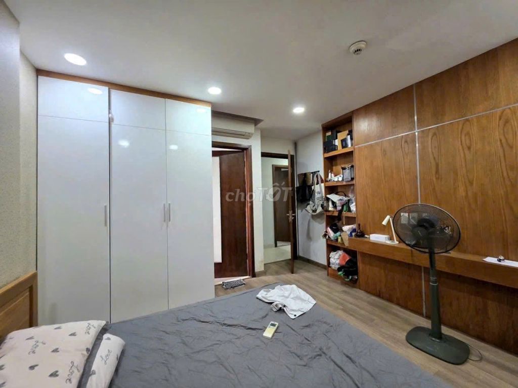 Rent an acb-Bub-Hub-Hub-Sub, three bedrooms full of furniture for 14 million a month.