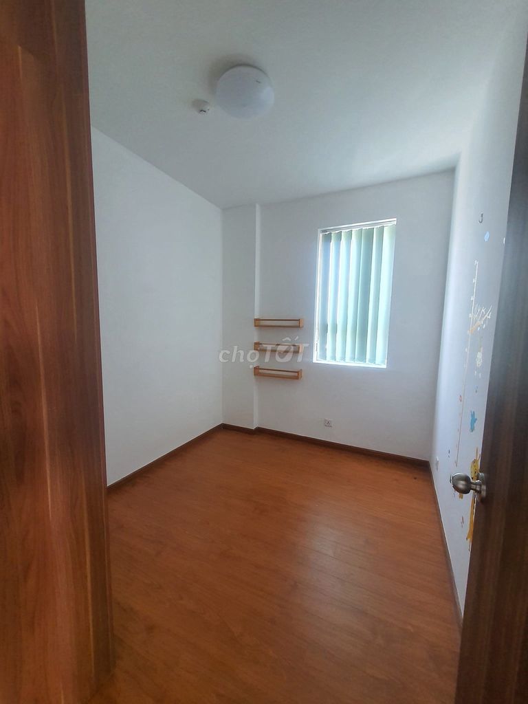 The corner of the two bedroom-69m2 has furniture that looks like 10 million a month.