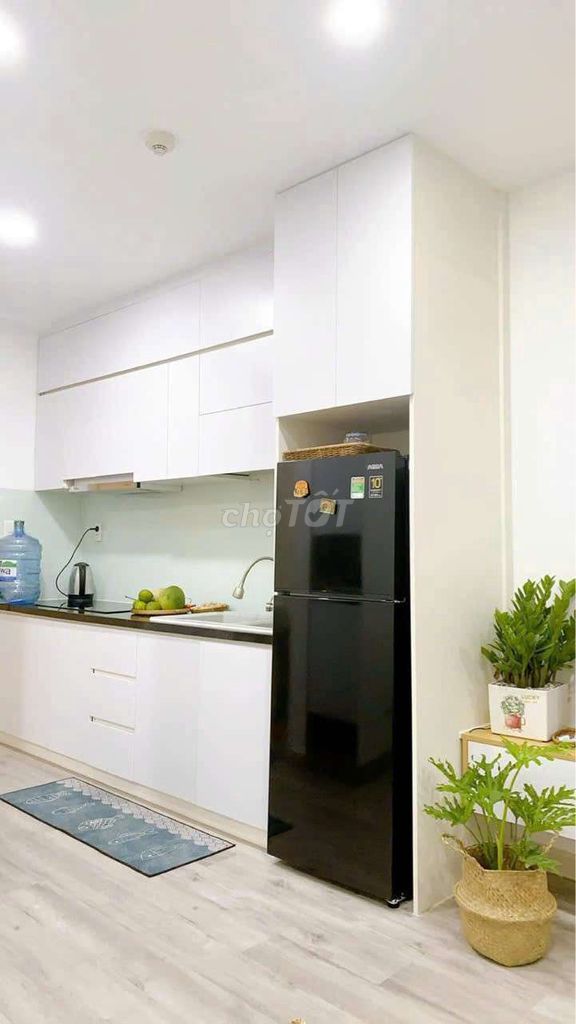 Let's quickly rent the studio 35 meters, full M-One building.