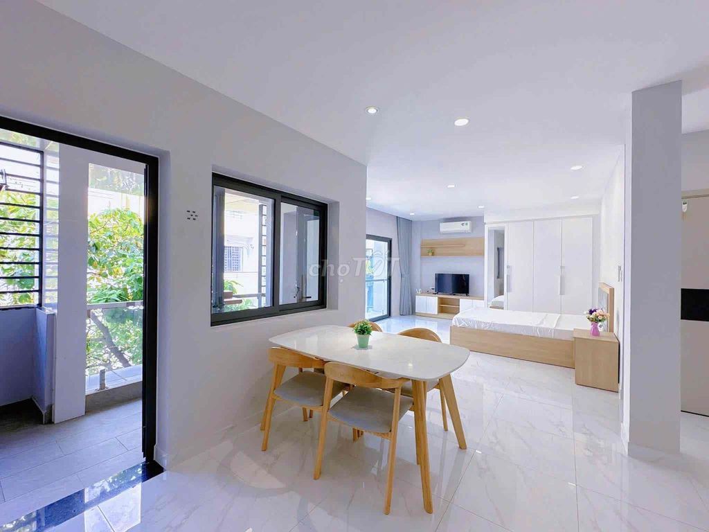 Opening the new apartment near the new market - District 1