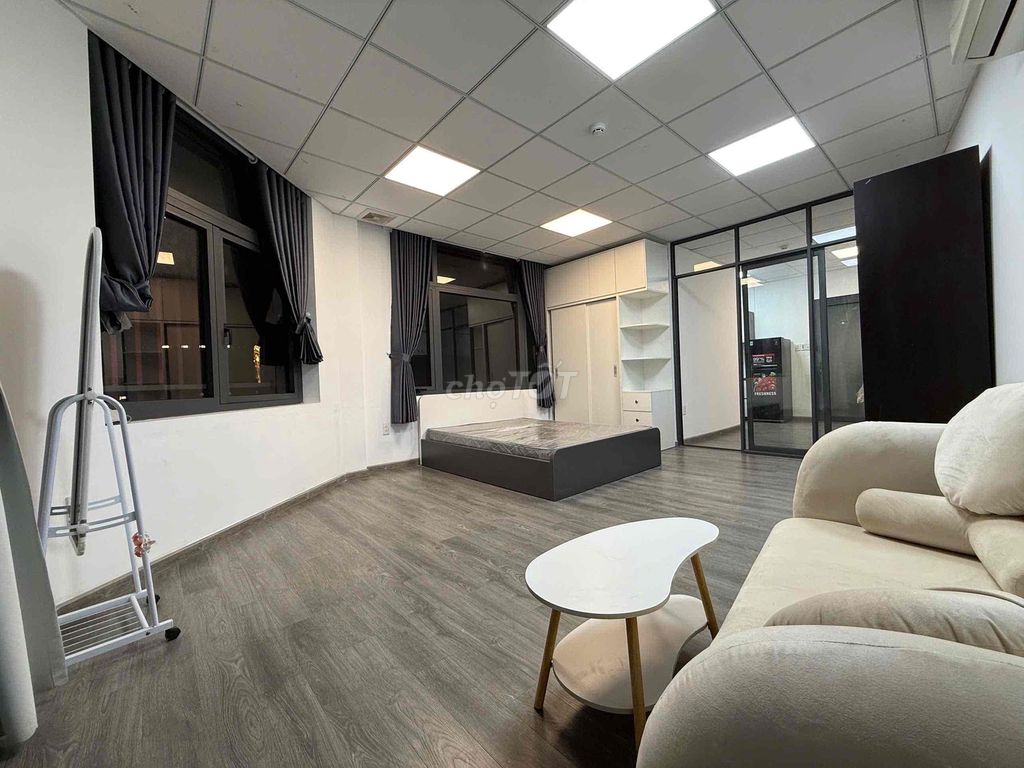 It's the owner who rents a high-level apartment in 60 meters.