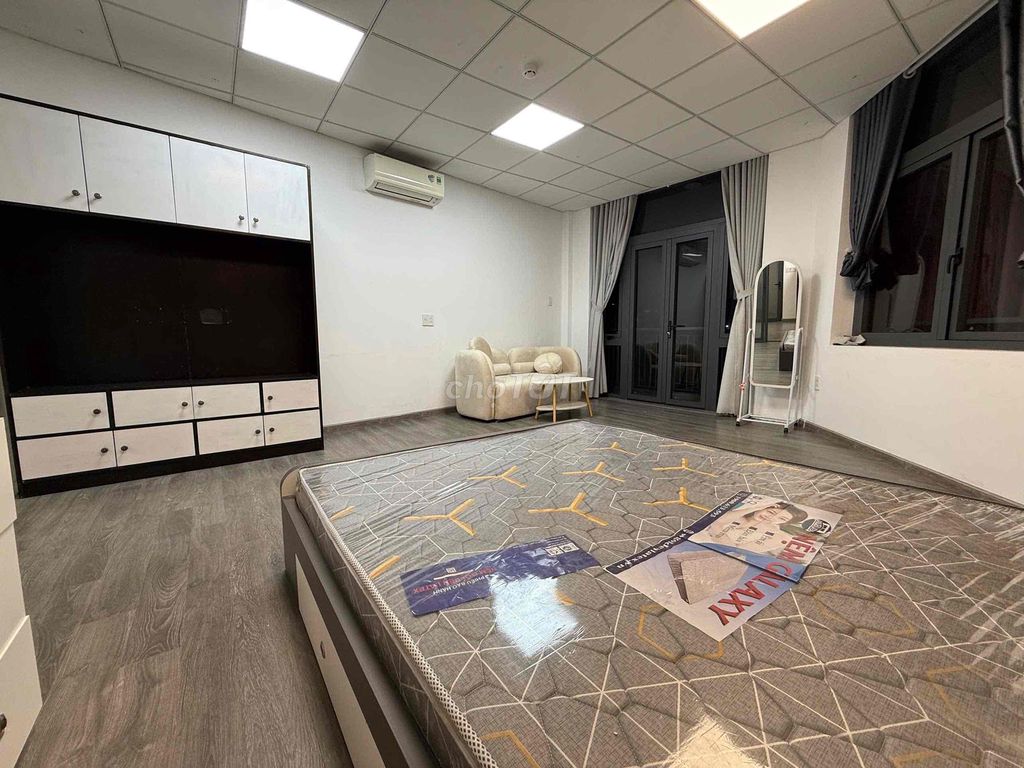 It's the owner who rents a high-level apartment in 60 meters.