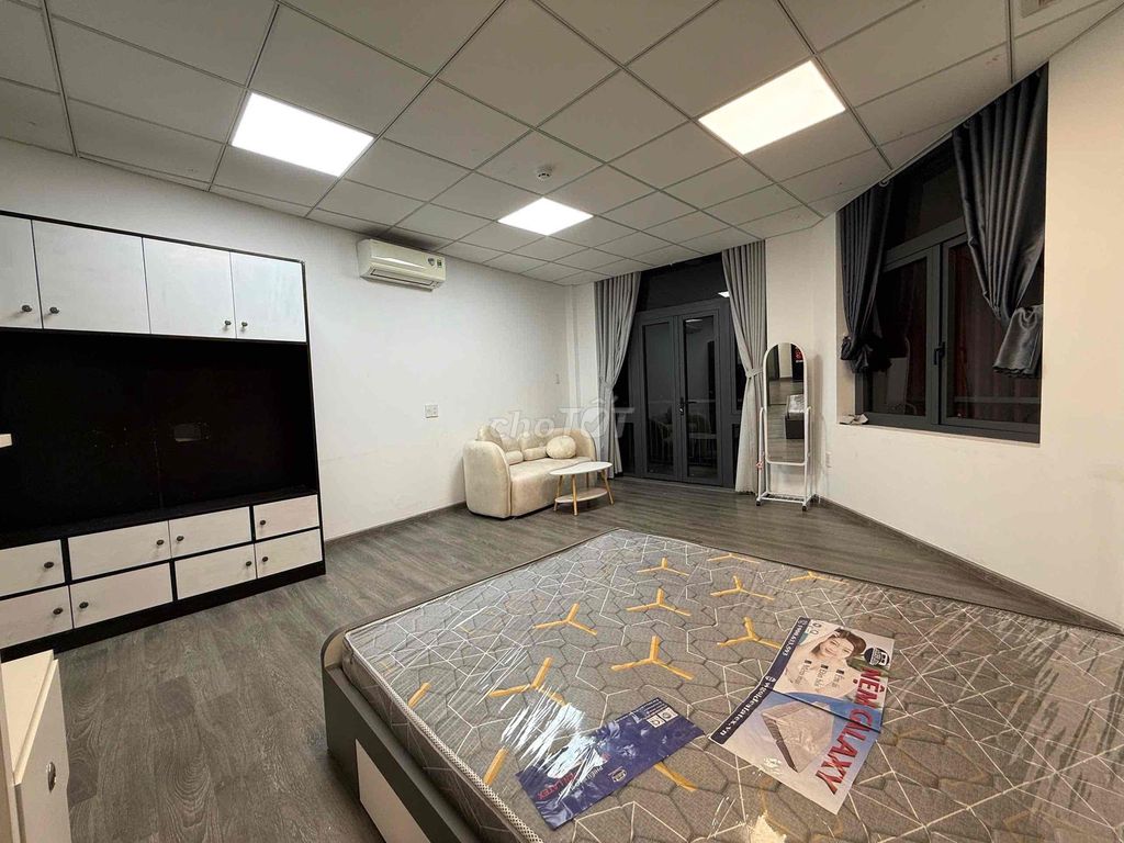 It's the owner who rents a high-level apartment in 60 meters.