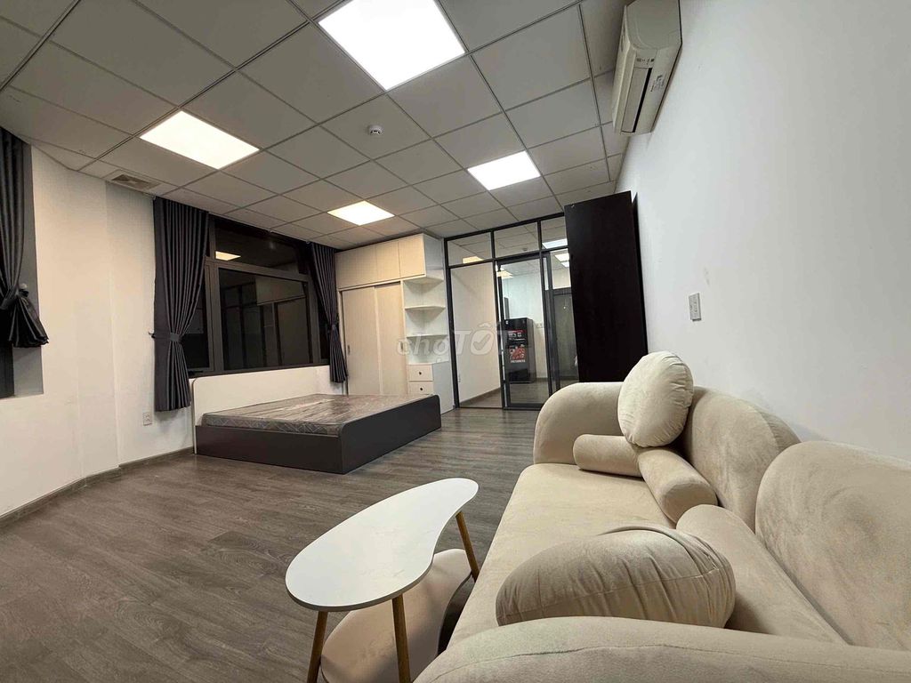 It's the owner who rents a high-level apartment in 60 meters.
