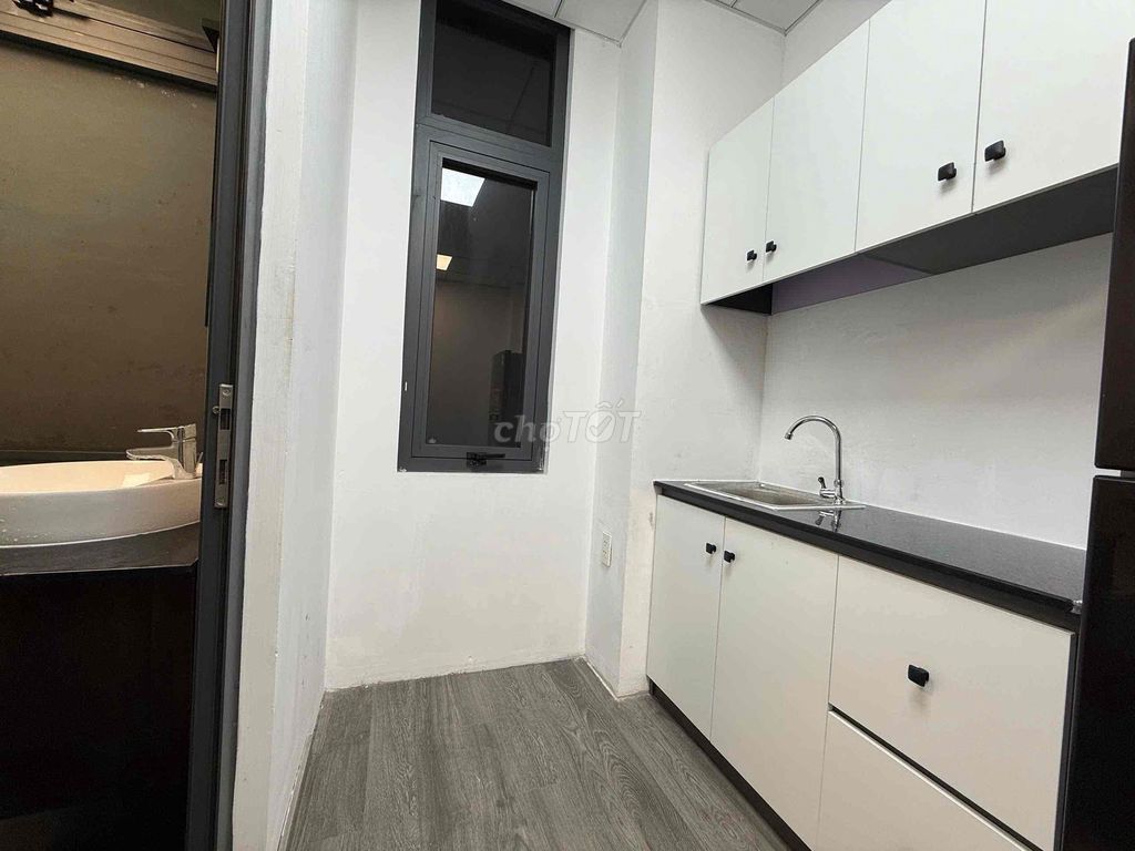It's the owner who rents a high-level apartment in 60 meters.