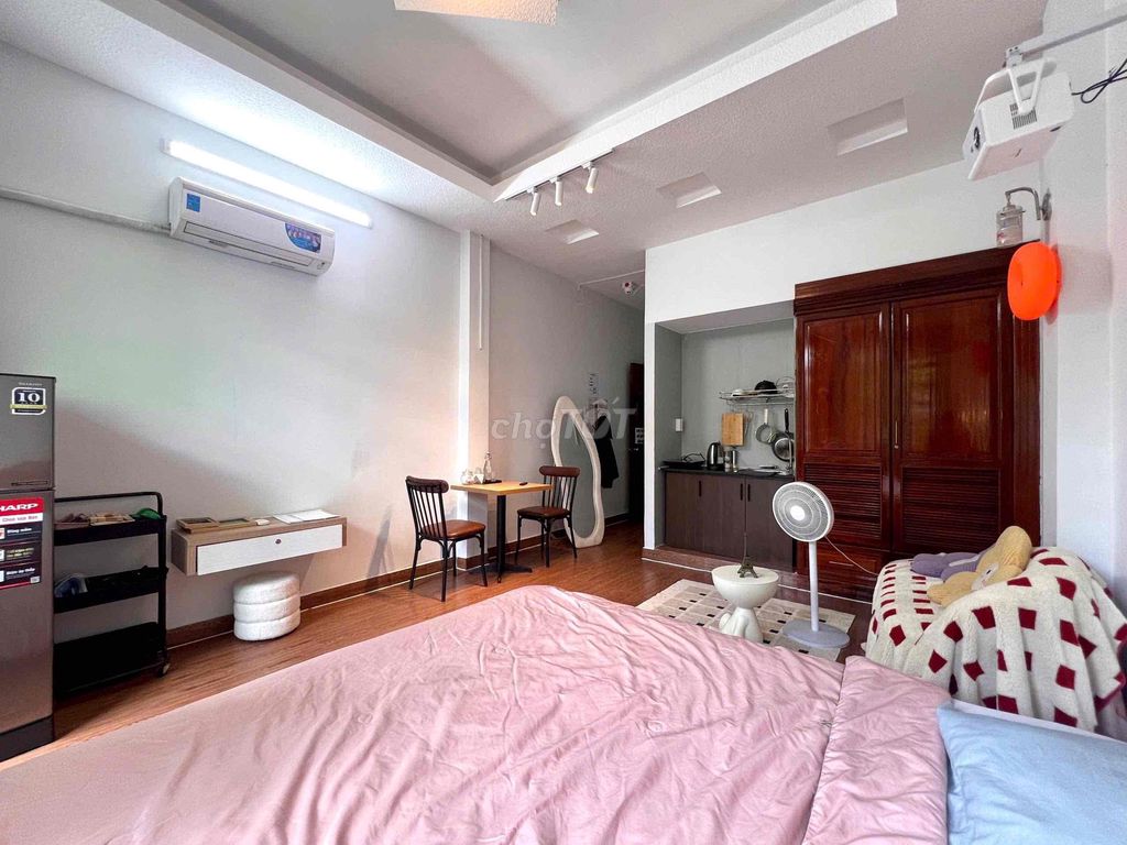 Mi Ni's apartment is filled with a balcony near Aeon Mall Tân Phú.