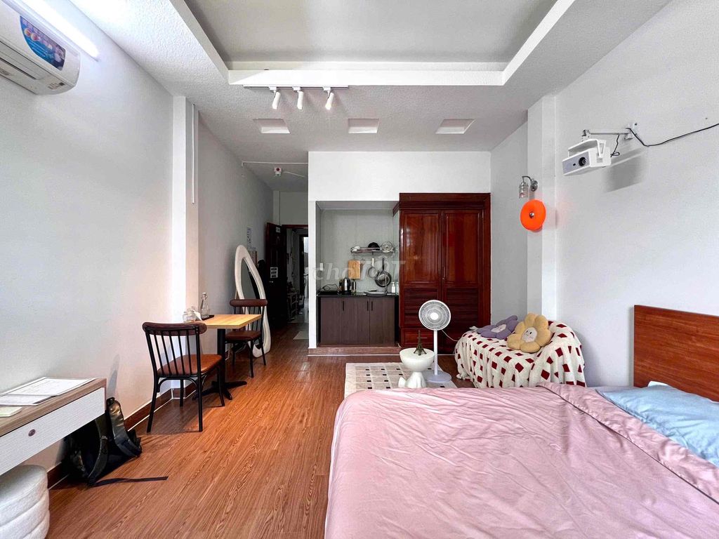 Mi Ni's apartment is filled with a balcony near Aeon Mall Tân Phú.