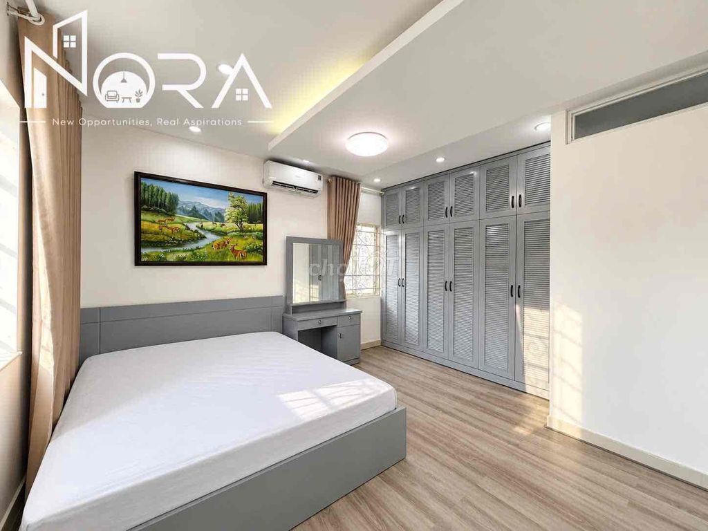 Rent the two-room service room Fort Full Seven.