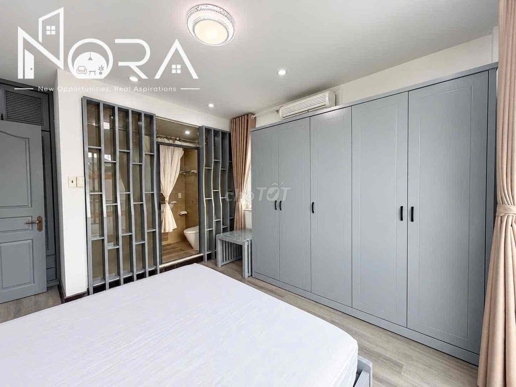 Rent the two-room service room Fort Full Seven.