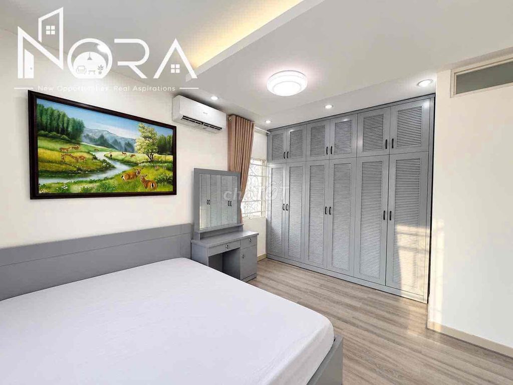 Rent the two-room service room Fort Full Seven.