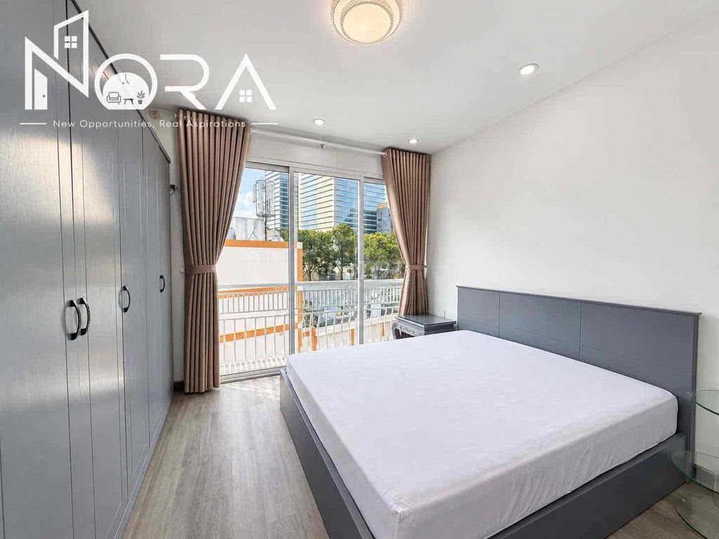 Rent the two-room service room Fort Full Seven.