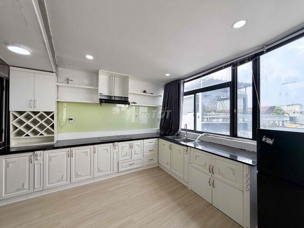 The 1st Bedroom is 50 m2 FullNT With Large Window with Tolicer Cook