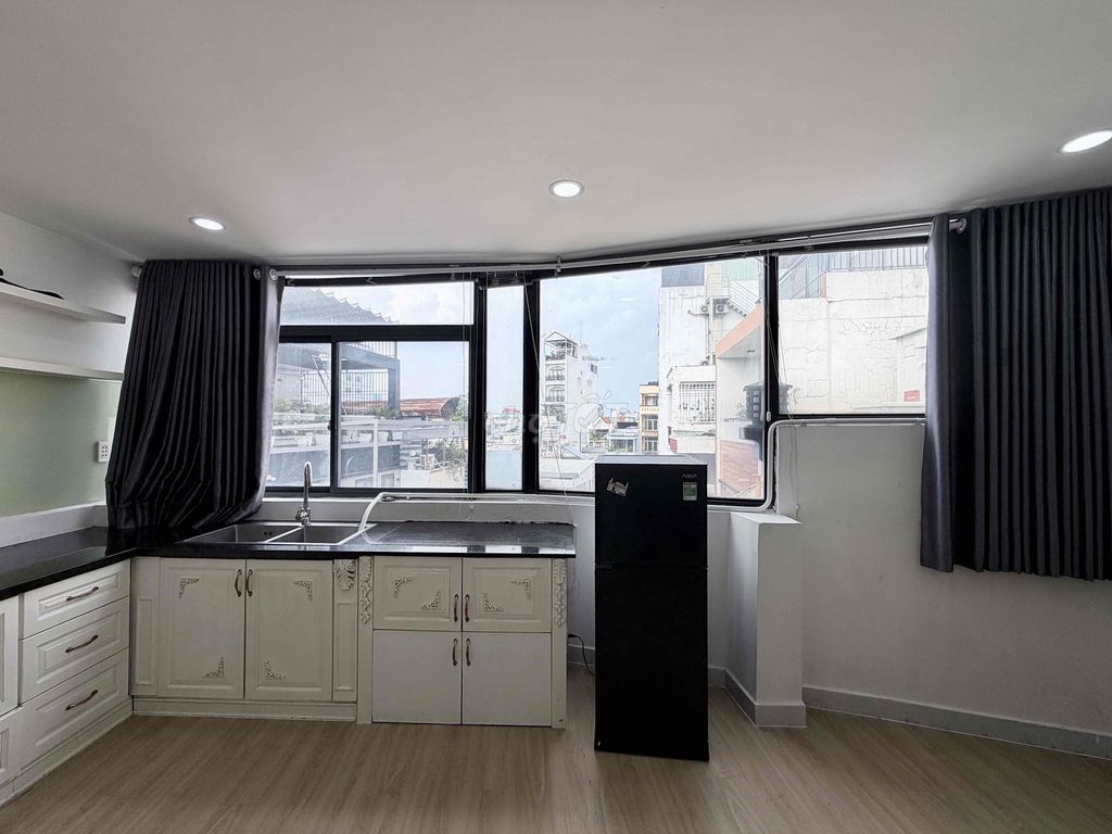 The 1st Bedroom is 50 m2 FullNT With Large Window with Tolicer Cook